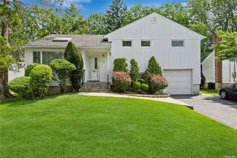 919 Shari Ln, East Meadow, NY 11554