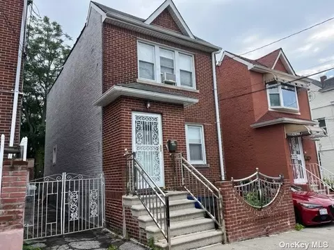 852 E 215th St, Bronx, NY 10467