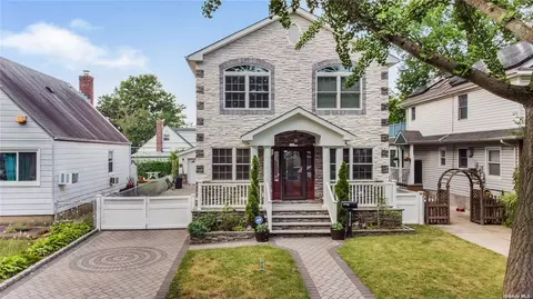81-20 265th St, Floral Park, NY 11004