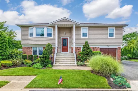 116 James St, Farmingdale, NY 11735