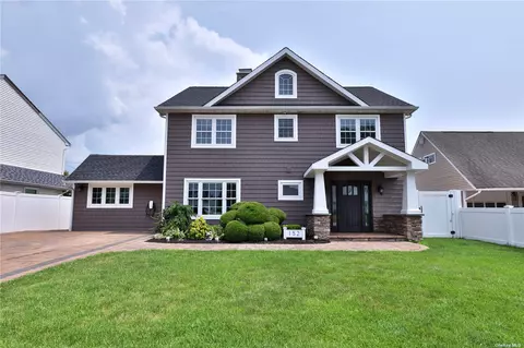 152 Bloomingdale Rd, Levittown, NY 11756