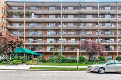 20 Wendell St #34B, Hempstead, NY 11550