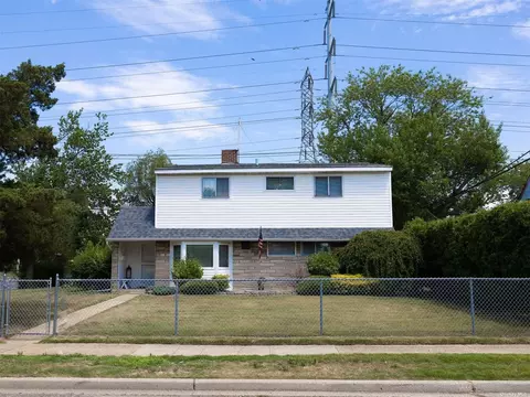 1 Mallard Rd, Levittown, NY 11756
