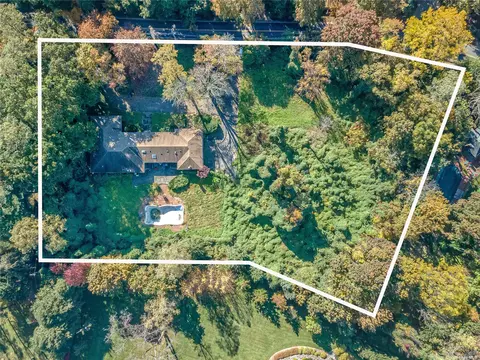 169 Middle Neck Rd, Sands Point, NY 11050