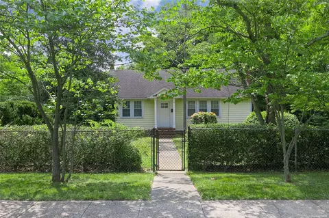 234 Woodlawn Ave, Saint James, NY 11780