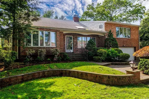 783 Oakleigh Rd, Valley Stream, NY 11581