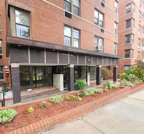 67-41 Burns St #315, Forest Hills, NY 11375