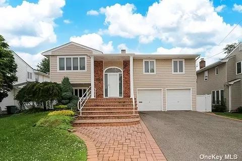 3077 Driftwood Ln, Bellmore, NY 11710