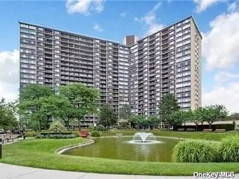 2 Bay Club Dr #2V, Bayside, NY 11360