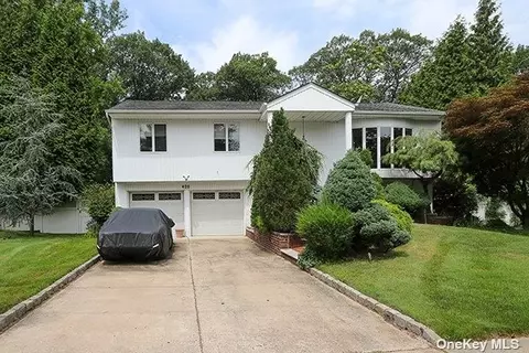 428 Elm Dr, Roslyn, NY 11576