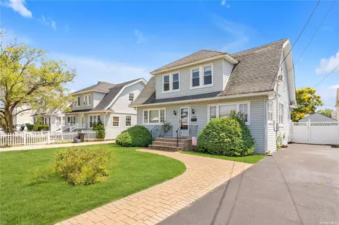 189 Saint Marks Ave, Freeport, NY 11520