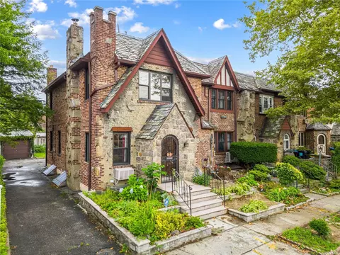 29-11 166 St, Flushing, NY 11358