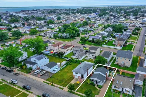 129 Linton Ave, Lindenhurst, NY 11757