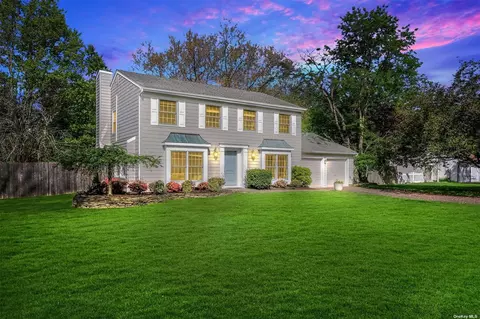 12 Magnet St, Stony Brook, NY 11790