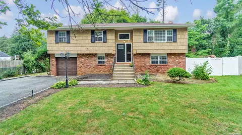 3 Breza Ct, East Northport, NY 11731