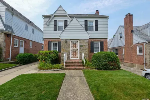 53-44 215th St, Bayside, NY 11364