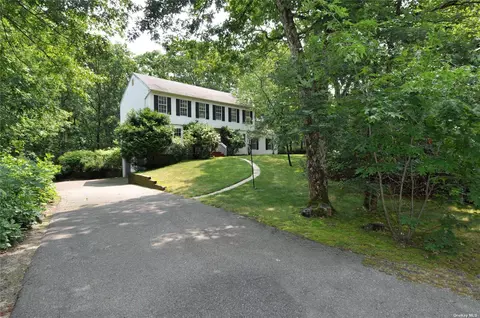 141 Raynor Rd, Ridge, NY 11961