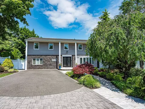 25 Knoll Ln, Smithtown, NY 11787