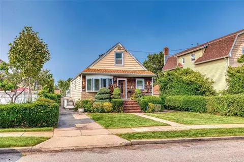 1446 Surprise St, Elmont, NY 11003