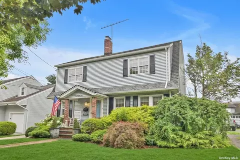 181 Ferncroft Rd, Mineola, NY 11501