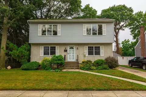 375 S 3rd St, Lindenhurst, NY 11757