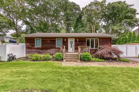 251 Smith Rd, Shirley, NY 11967