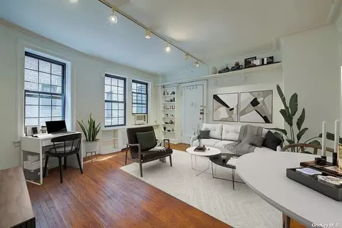 6 Burns St #111, Forest Hills, NY 11375