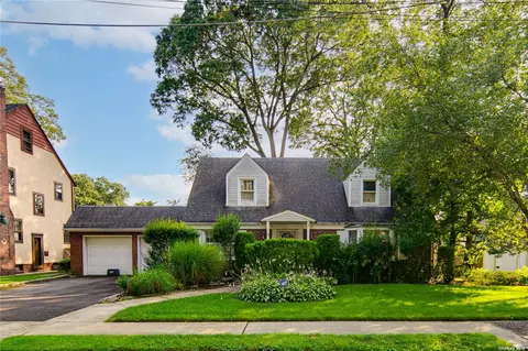 65 Motley St, Malverne, NY 11565