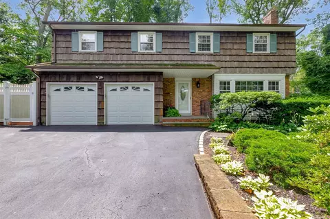 2 Pioneer Blvd, Huntington Station, NY 11746