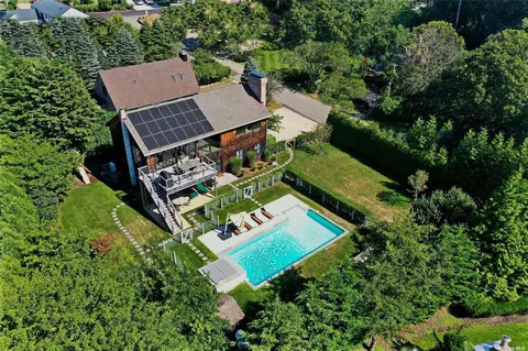 18 Arthur Dr, Montauk, NY 11954