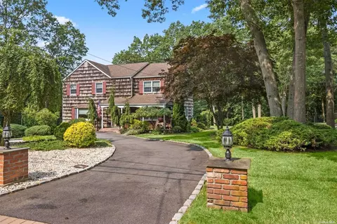 56 Broadview Dr, Commack, NY 11725