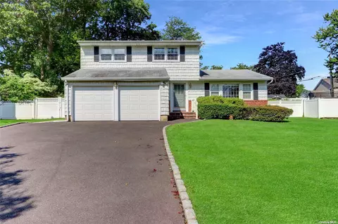 20 Abbey Dr, Commack, NY 11725
