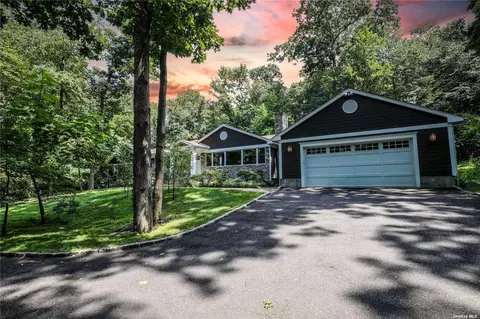36 Whitney Ln, Brookville, NY 11545