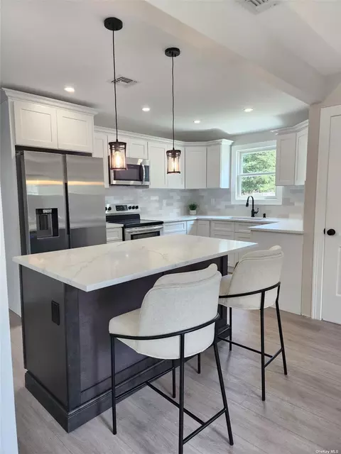1 Kristina St, Patchogue, NY 11772