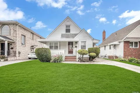 79-26 269th St, New Hyde Park, NY 11040