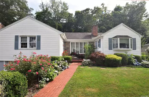 35 Cliftwood Dr, Huntington, NY 11743
