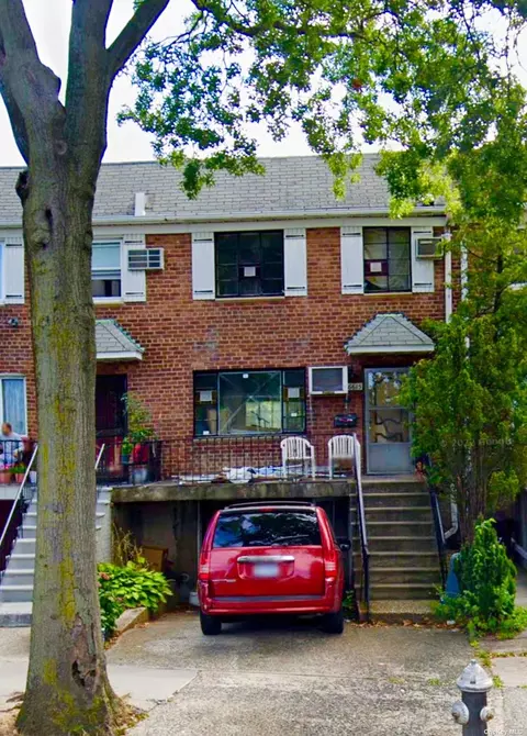 66-15 Main St, Kew Garden Hills, NY 11367