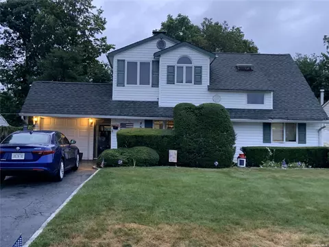 144 Duckpond Dr, Wantagh, NY 11793