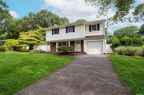 31 Puritan Path, Port Jefferson, NY 11777