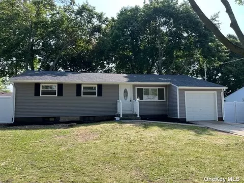 29 Yalta Dr, Central Islip, NY 11722