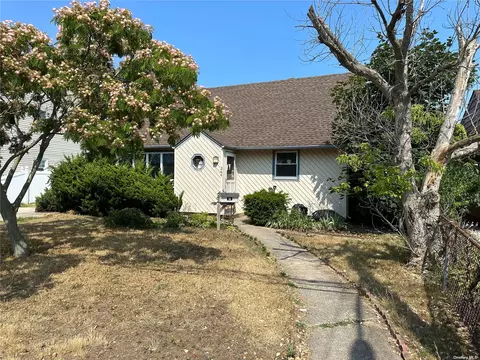 264 Madison Ave, Harbor Isle, NY 11558