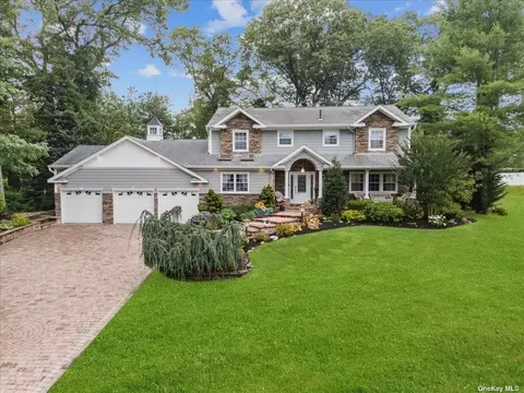6 Bucknell Dr, Plainview, NY 11803