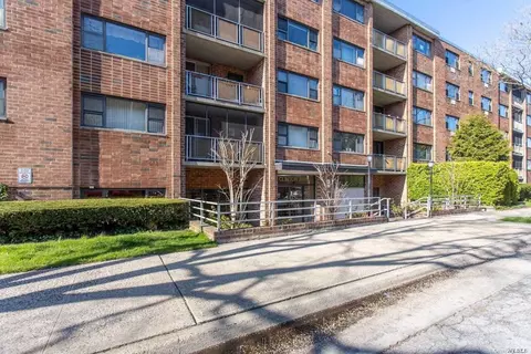 100 Clinton Ave #4S, Mineola, NY 11501