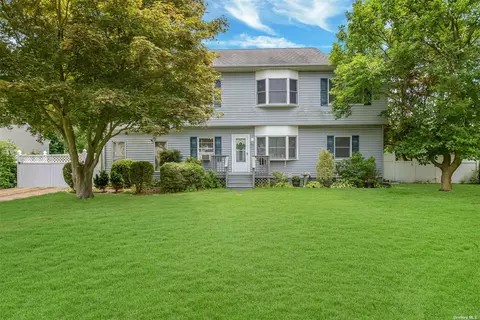 154 Claremont St, Deer Park, NY 11729