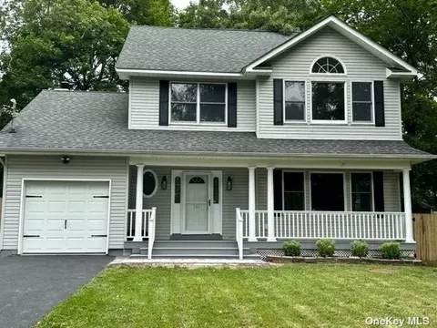 161 Hampton Ave, Mastic, NY 11950