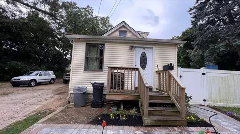 90 State Ave, Wyandanch, NY 11798