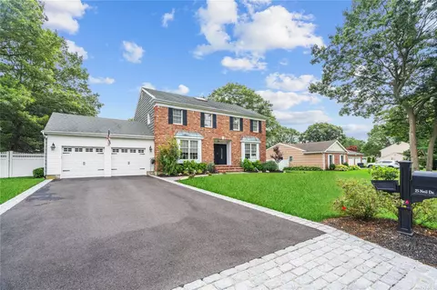 25 Neil Dr, Farmingville, NY 11738