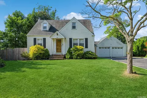 44 Lieper St, South Huntington, NY 11746