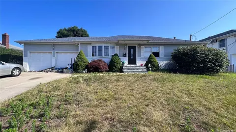 98 Motor Ave, Farmingdale, NY 11735