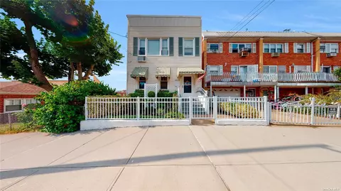 69-11 52nd Ave, Maspeth, NY 11378